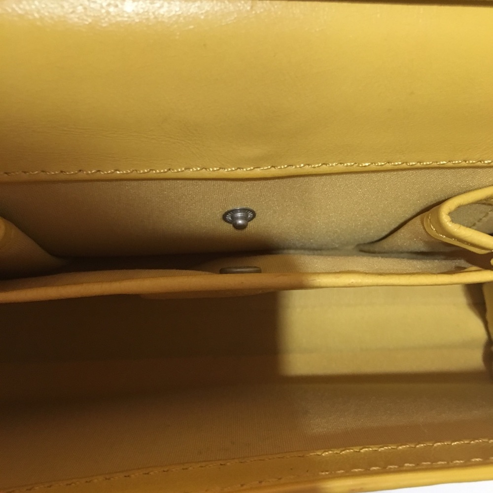 Kenneth Cole Genuine Leather Baguette Purse - Picture 8 of 8